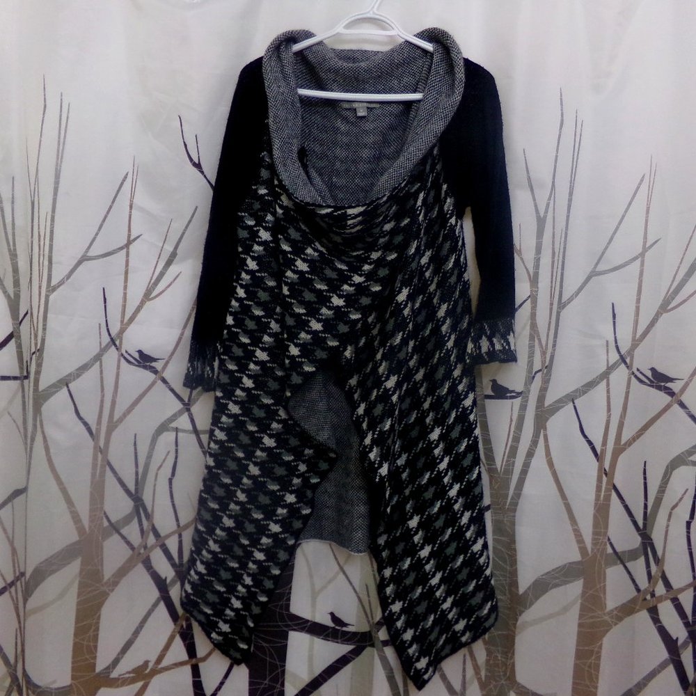 Valerie Stevens Dressy Black and white sweater